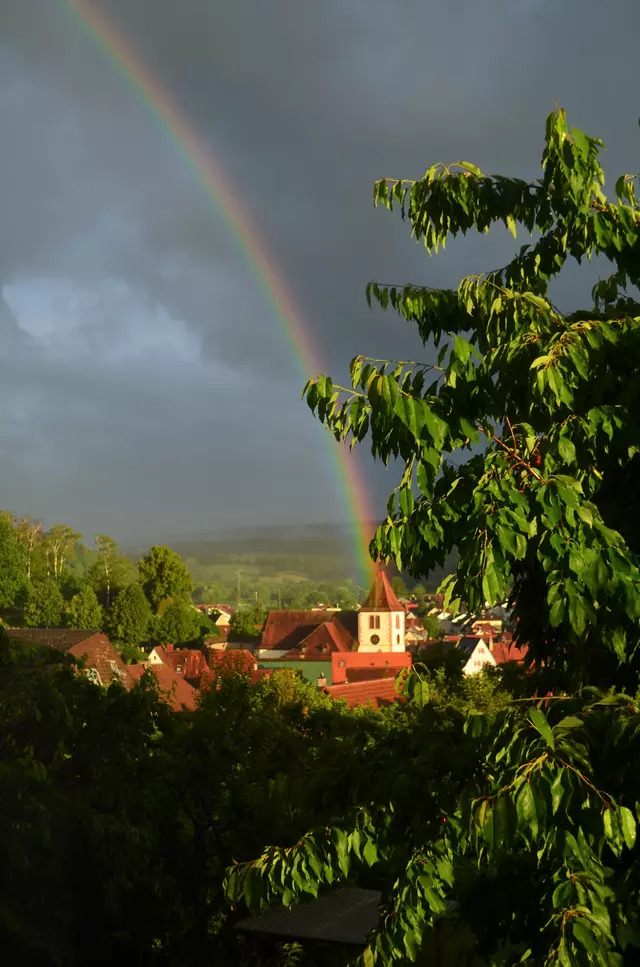 074_Kirche mit Regenbogen